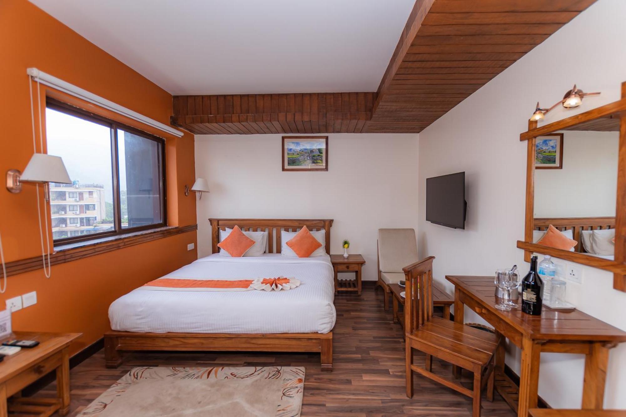 Hotel Pokhara Batika Esterno foto