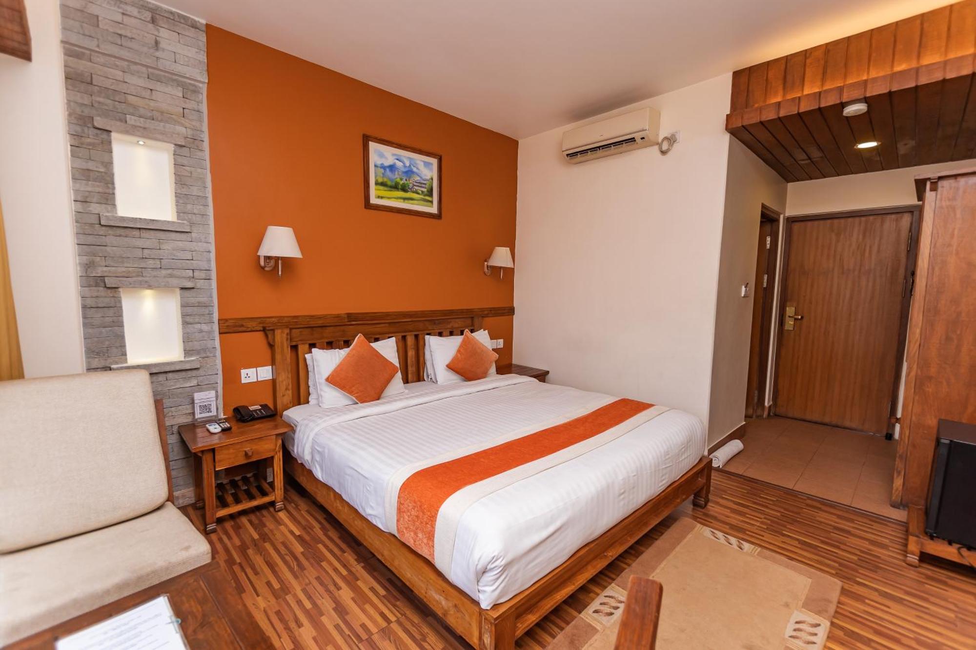 Hotel Pokhara Batika Esterno foto