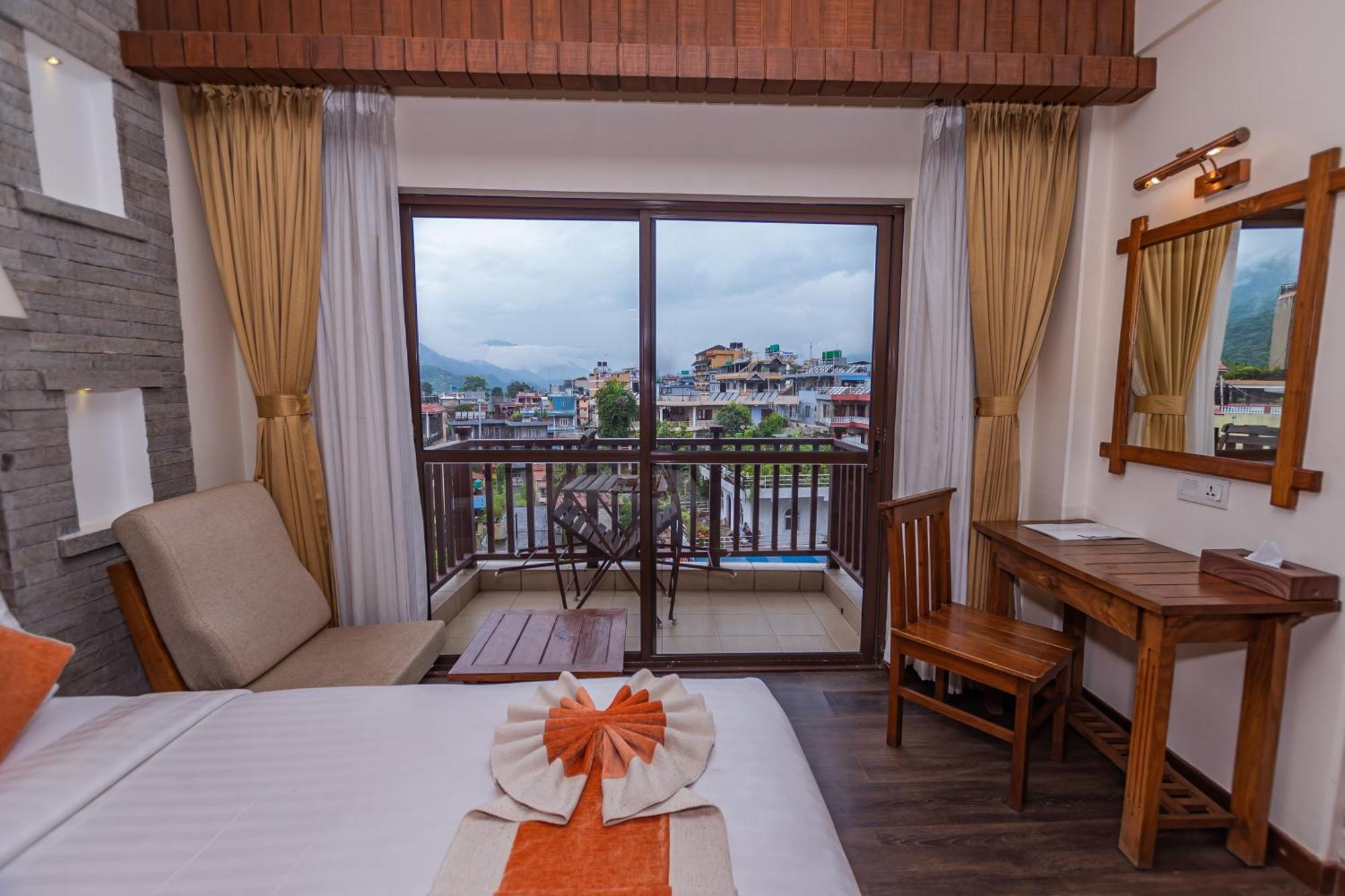 Hotel Pokhara Batika Esterno foto