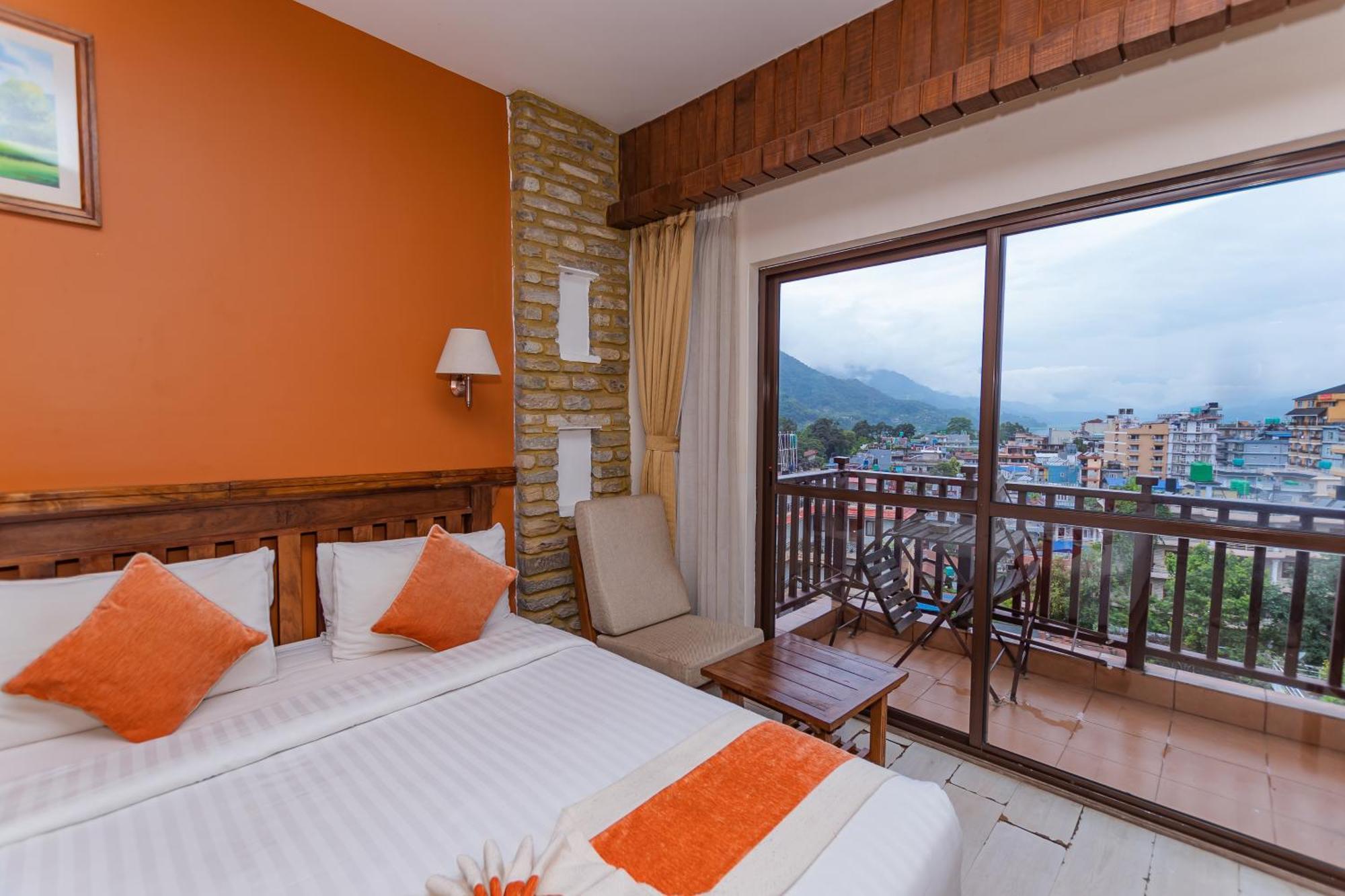 Hotel Pokhara Batika Esterno foto