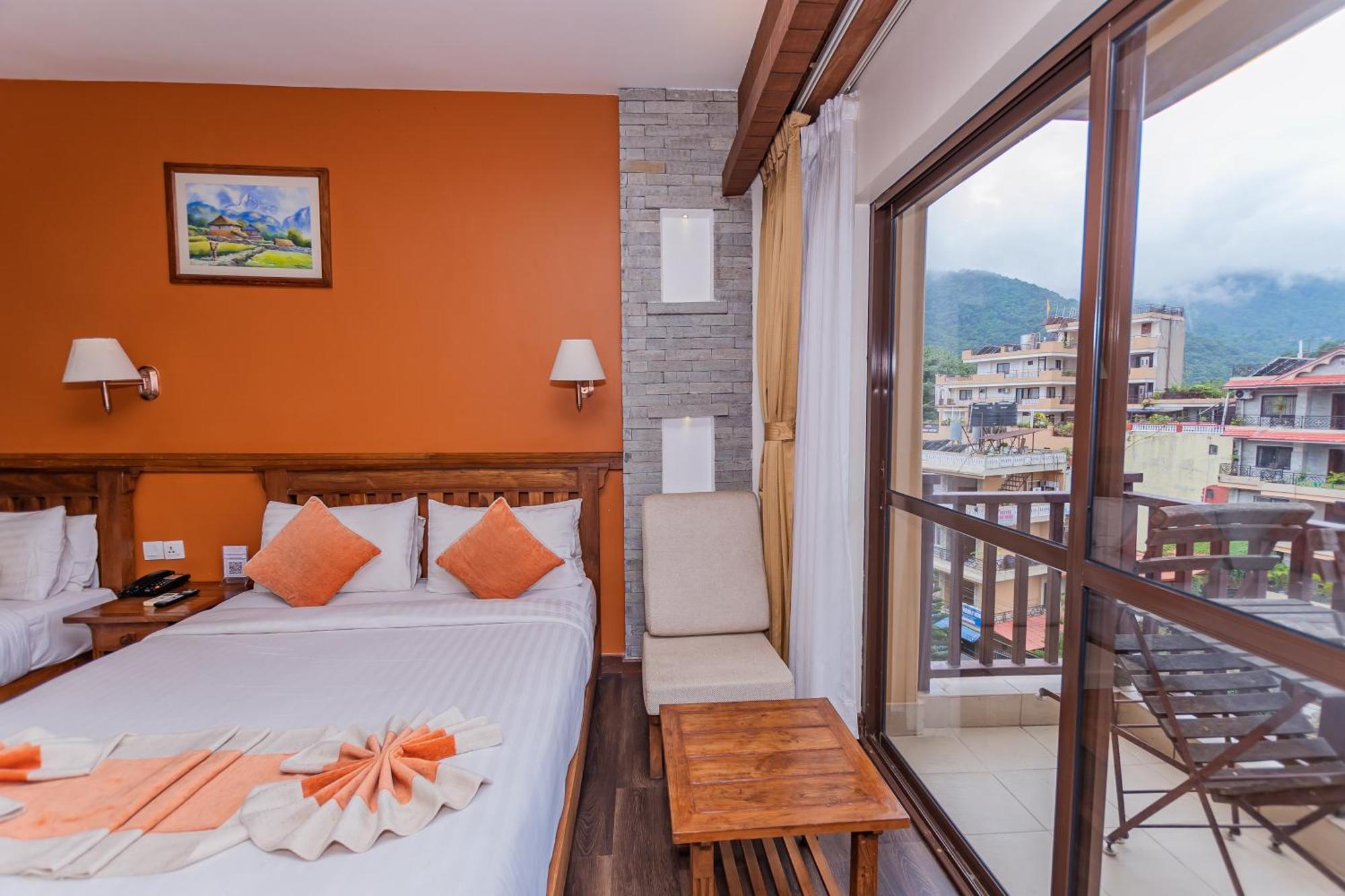 Hotel Pokhara Batika Esterno foto