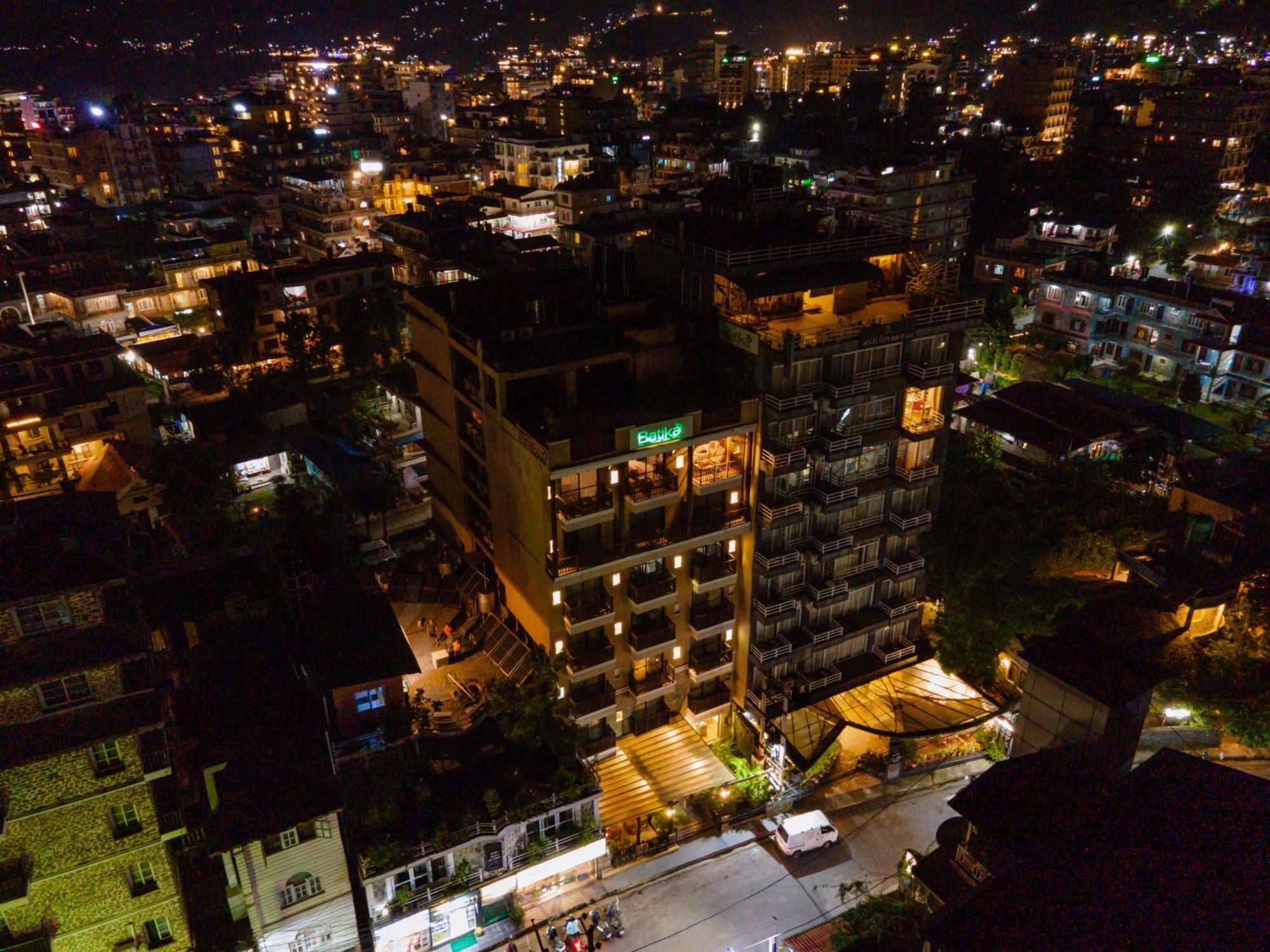 Hotel Pokhara Batika Esterno foto