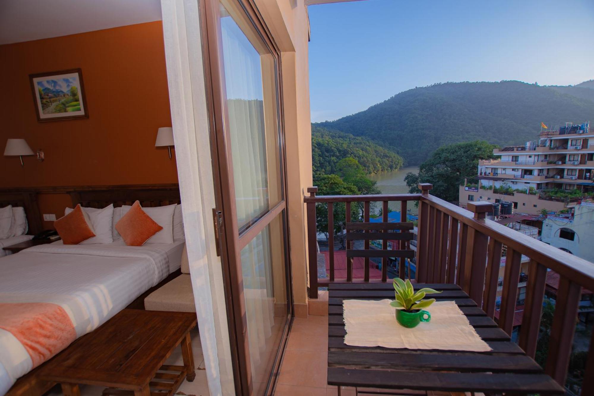 Hotel Pokhara Batika Esterno foto