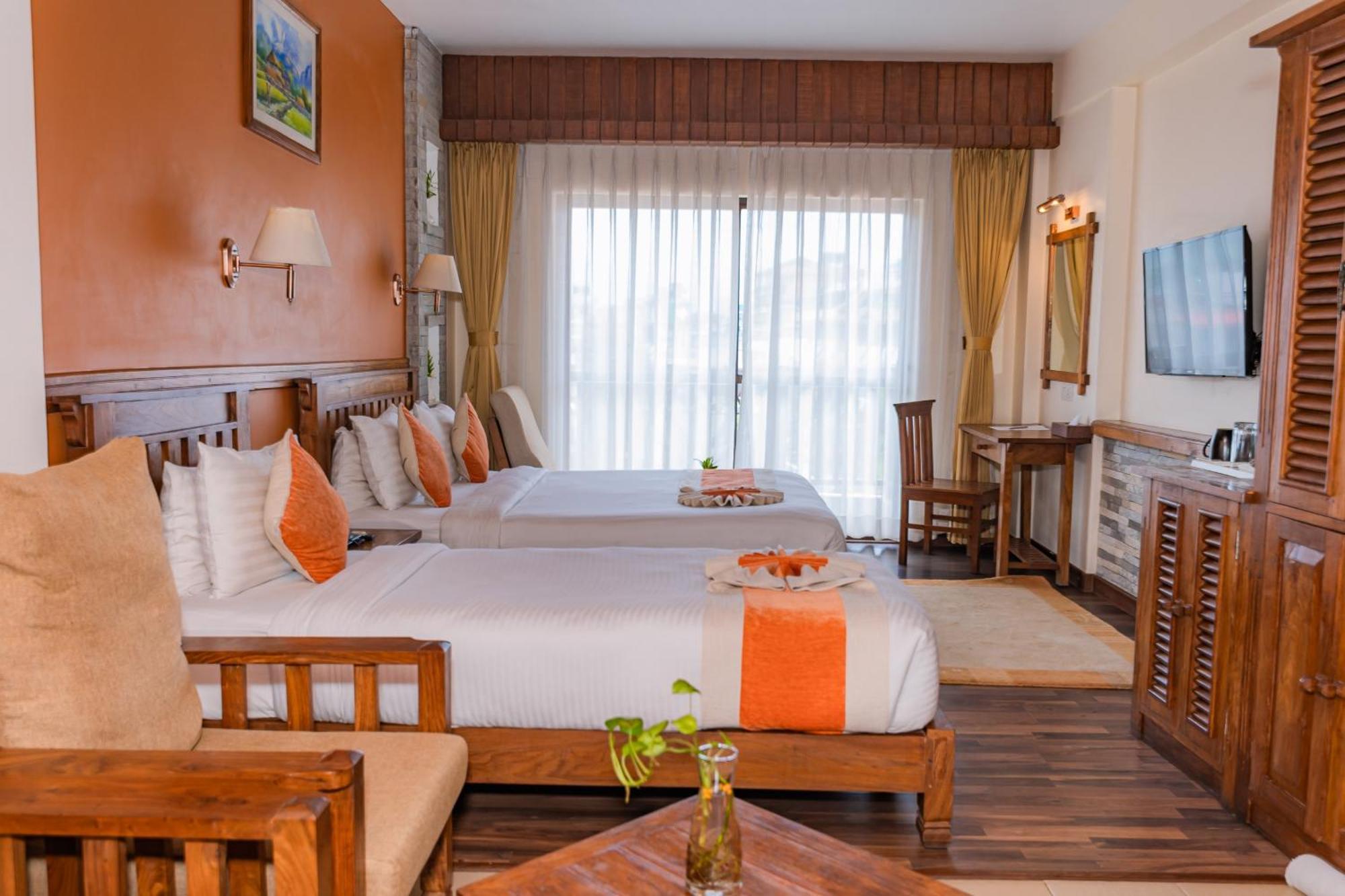 Hotel Pokhara Batika Esterno foto