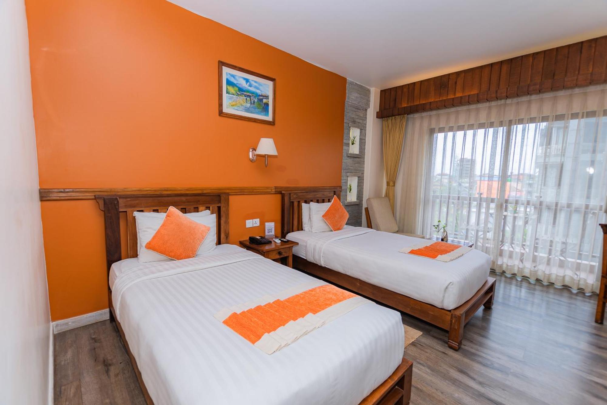 Hotel Pokhara Batika Esterno foto