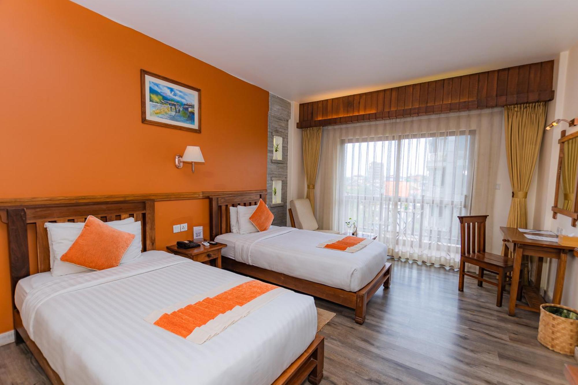 Hotel Pokhara Batika Esterno foto