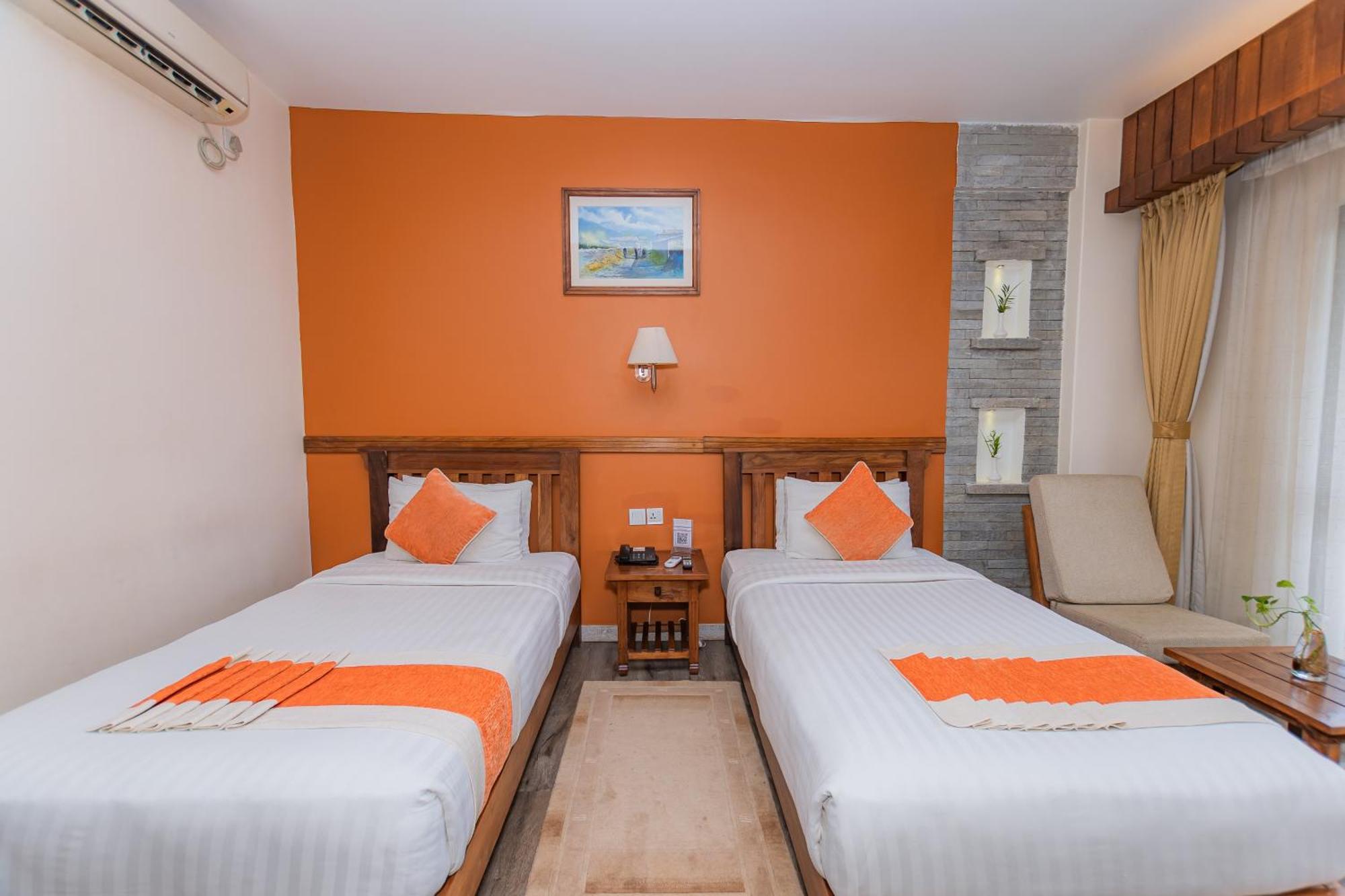 Hotel Pokhara Batika Esterno foto