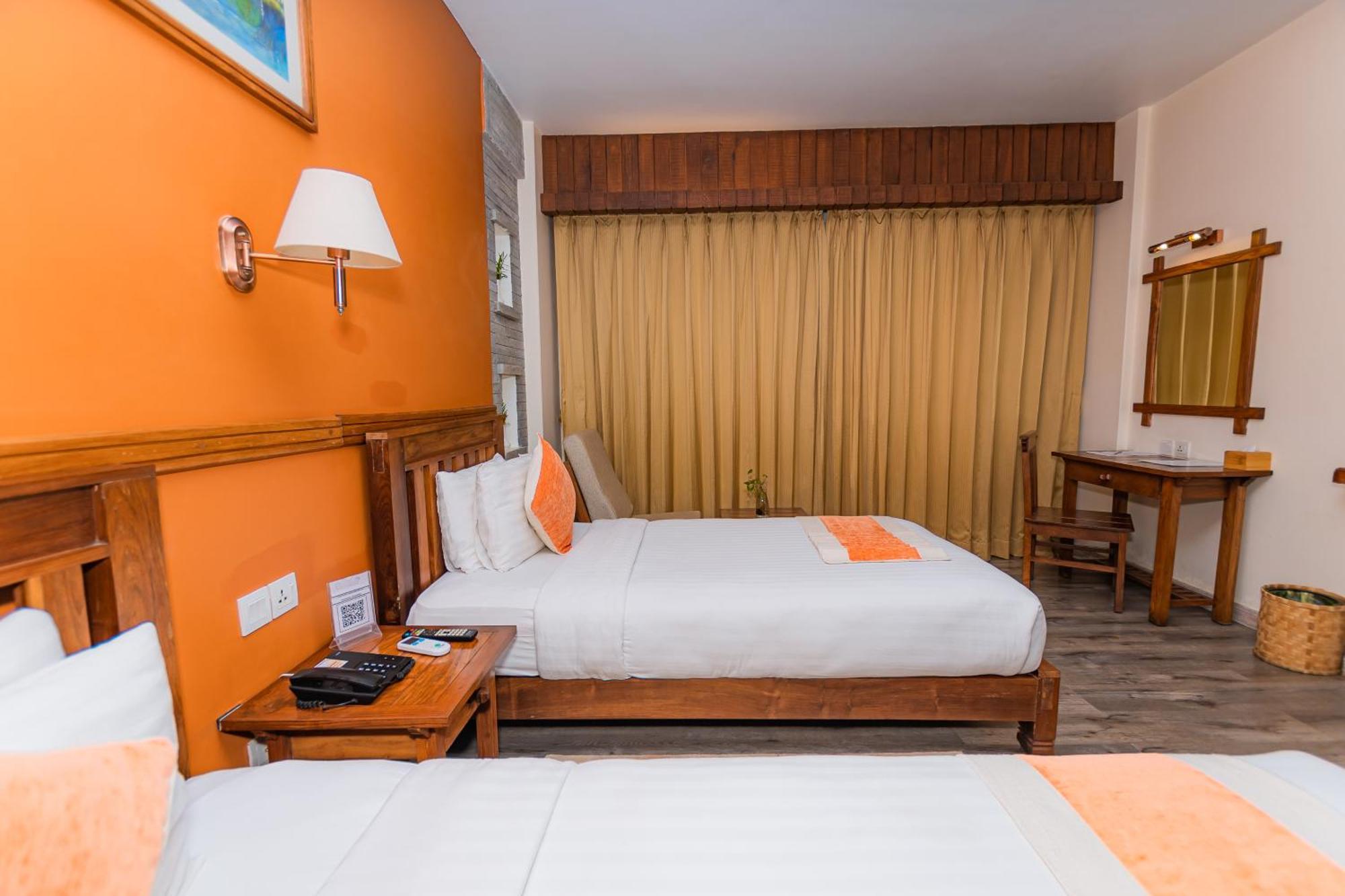 Hotel Pokhara Batika Esterno foto