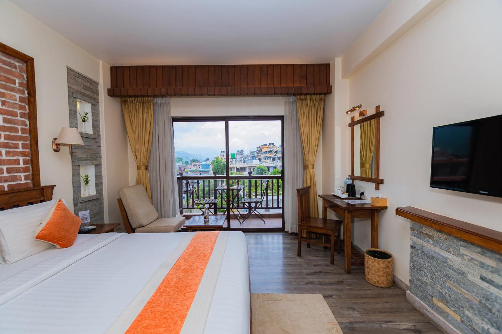 Hotel Pokhara Batika Esterno foto