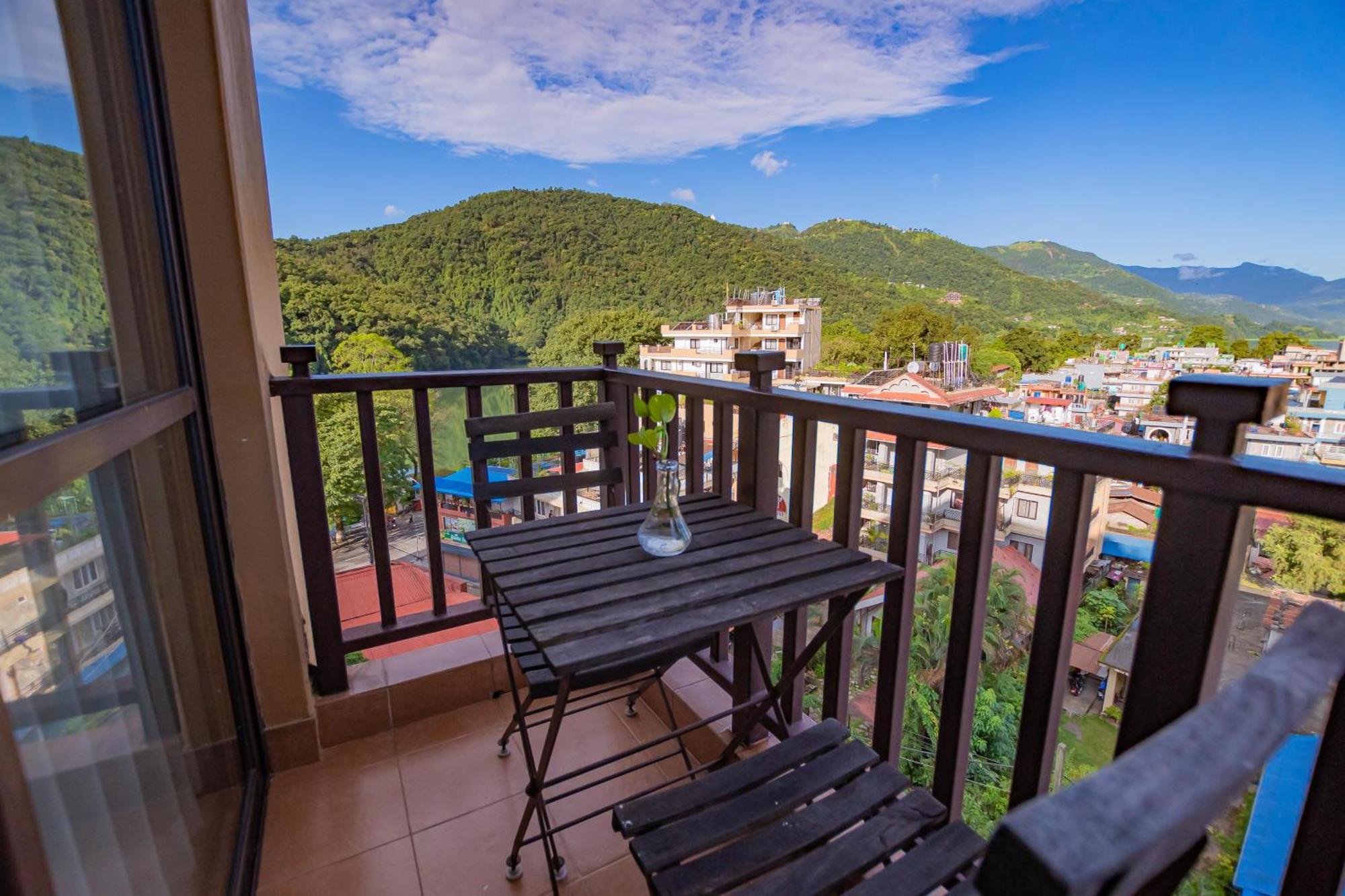 Hotel Pokhara Batika Esterno foto