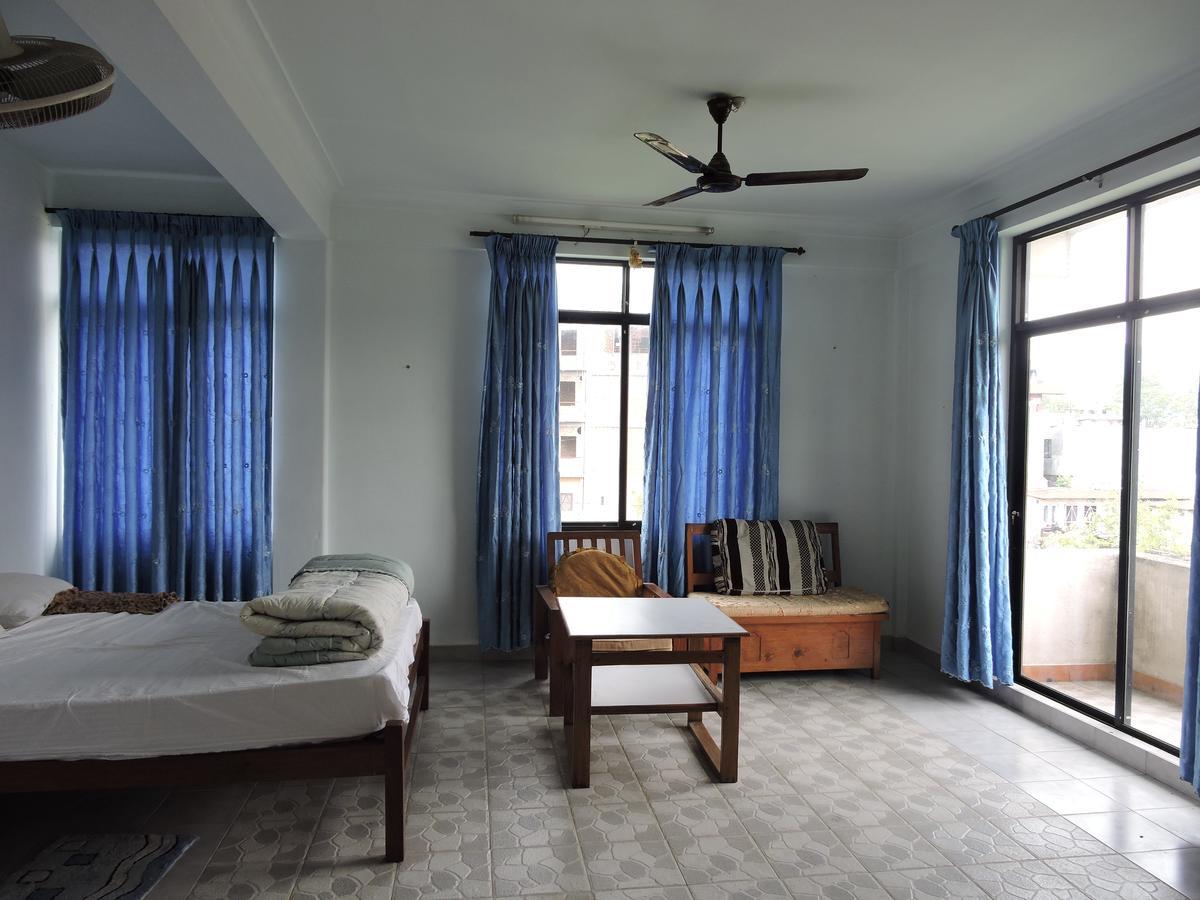 Hotel Pokhara Batika Esterno foto