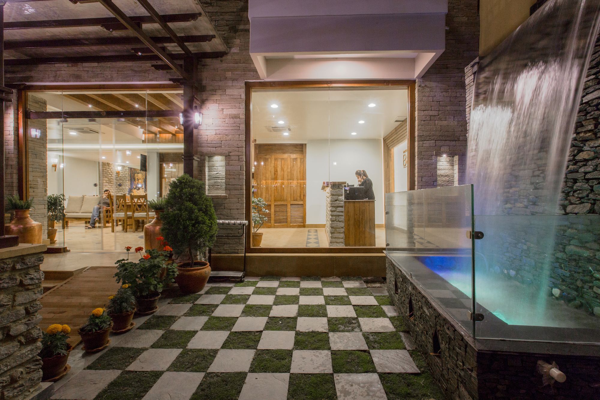 Hotel Pokhara Batika Esterno foto