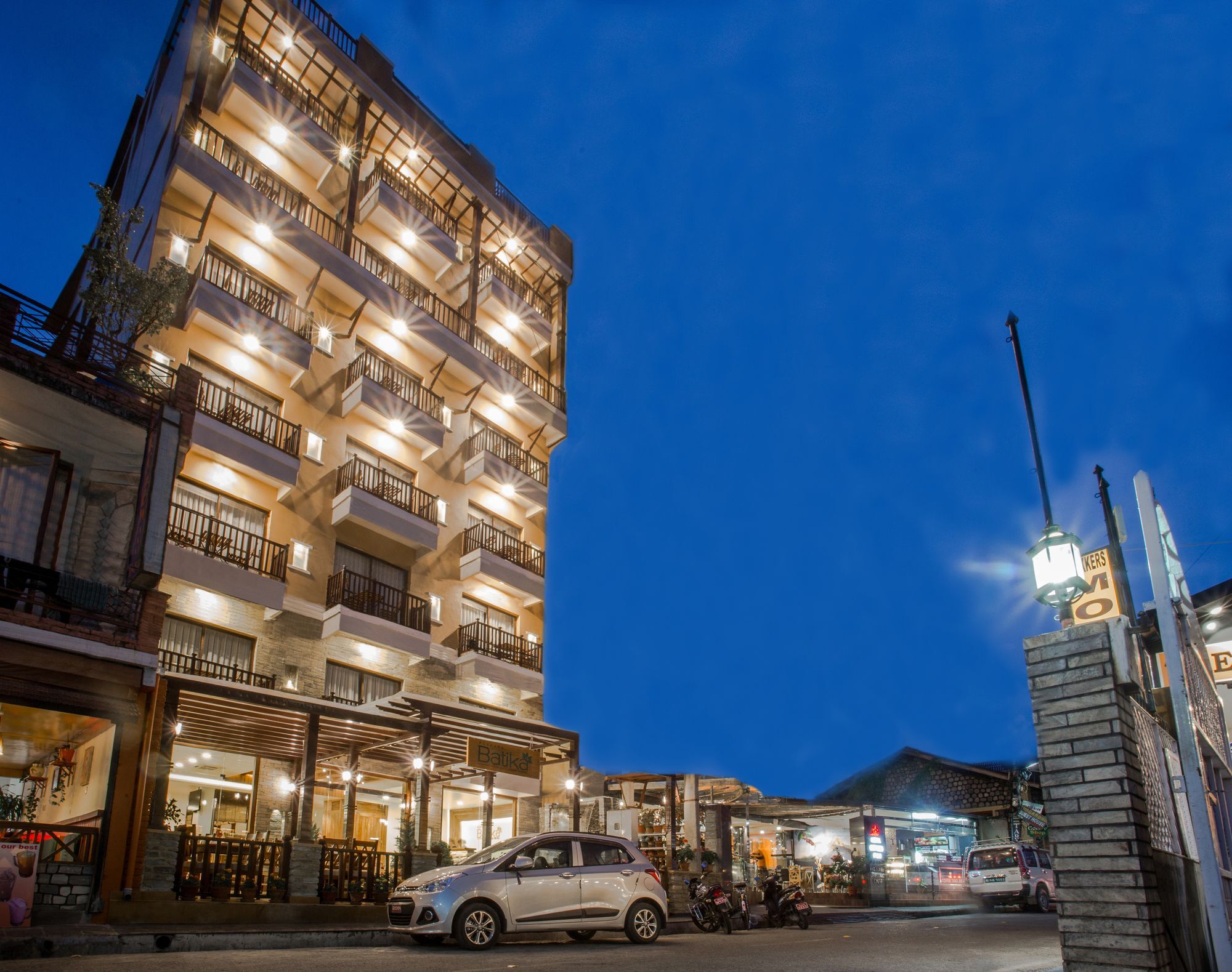 Hotel Pokhara Batika Esterno foto